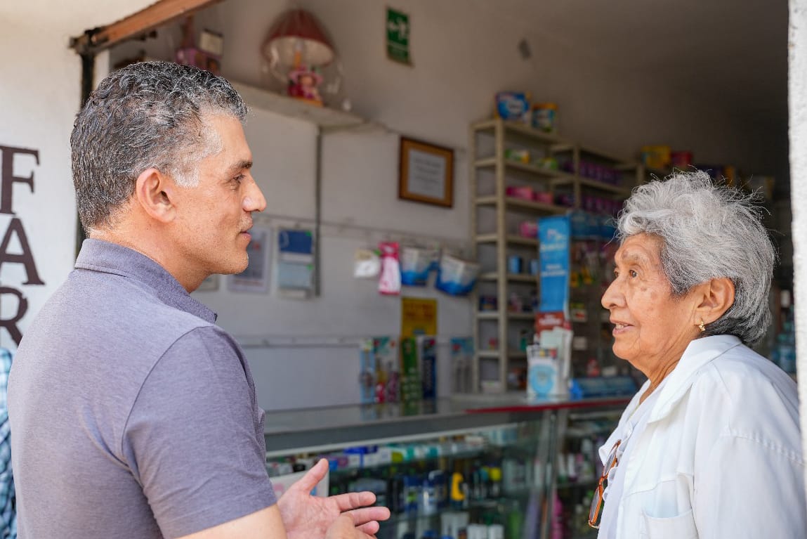 Alcalde Alfonso Sánchez García atiende de cerca a comerciantes de la capital